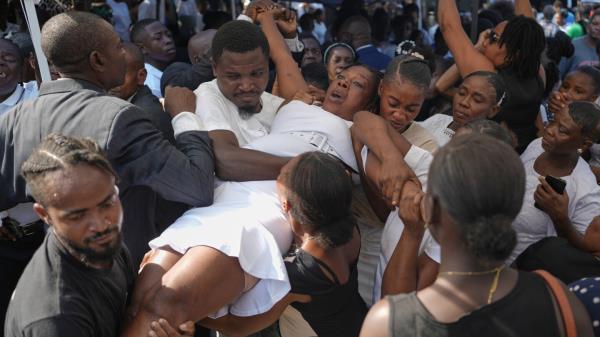 海地南部小镇遭飓风重创，满目疮痍中全城哀悼逝者